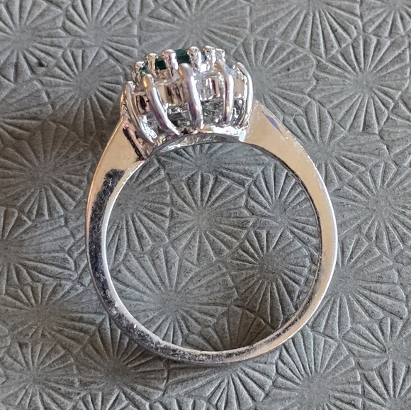 Vintage EDCO ring green gem halo silver tone cocktail retro Princess Diana - Picture 7 of 9